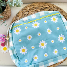 Load image into Gallery viewer, Daisy Large Pouch
